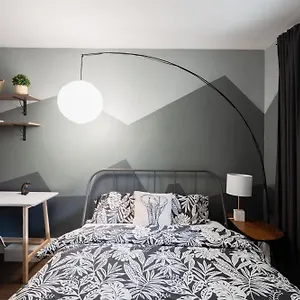 https://great-location-bright-bedroom-in-korean-town-near-uoft.hotelstorontoontario.org