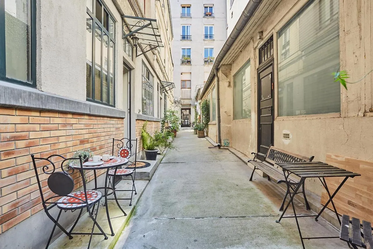 Apartment Center Of Paris By Studio Prestige
