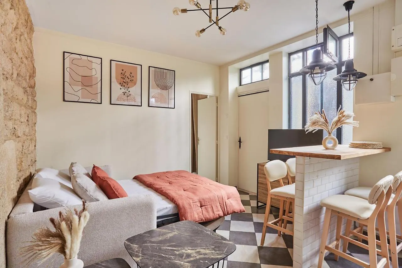 Apartment Center Of Paris By Studio Prestige